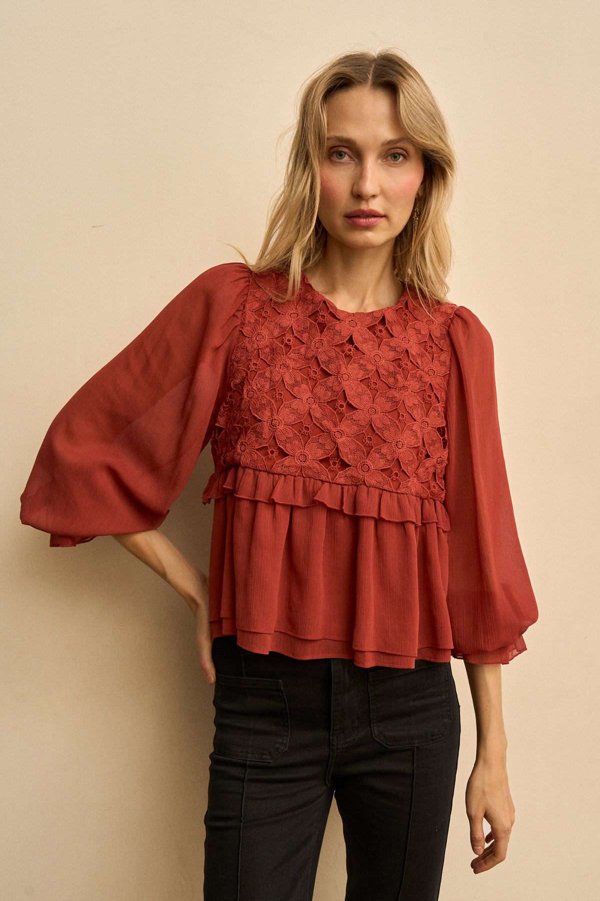 Blusa Flores Relieve Élodine