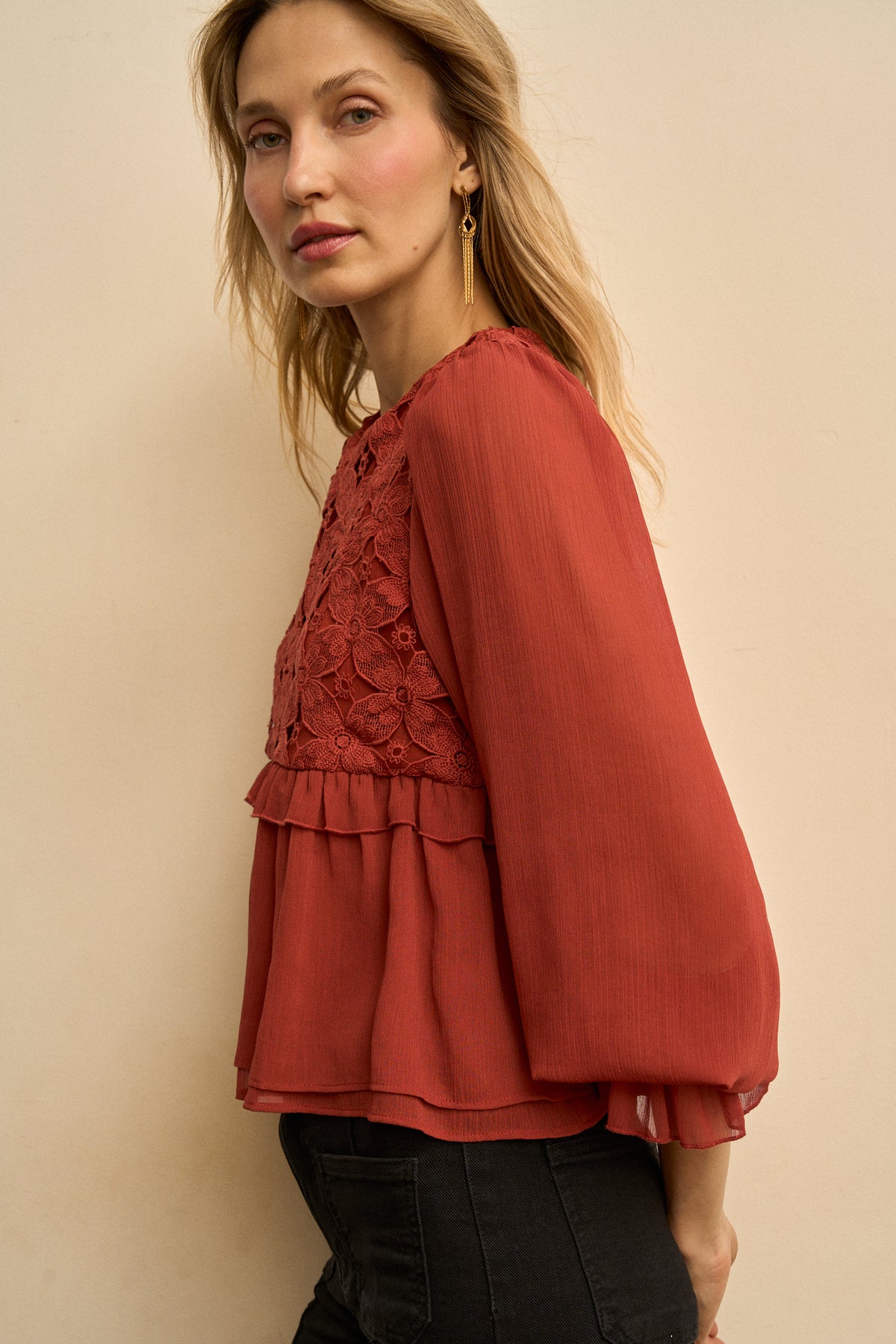 Blusa Flores Relieve Élodine