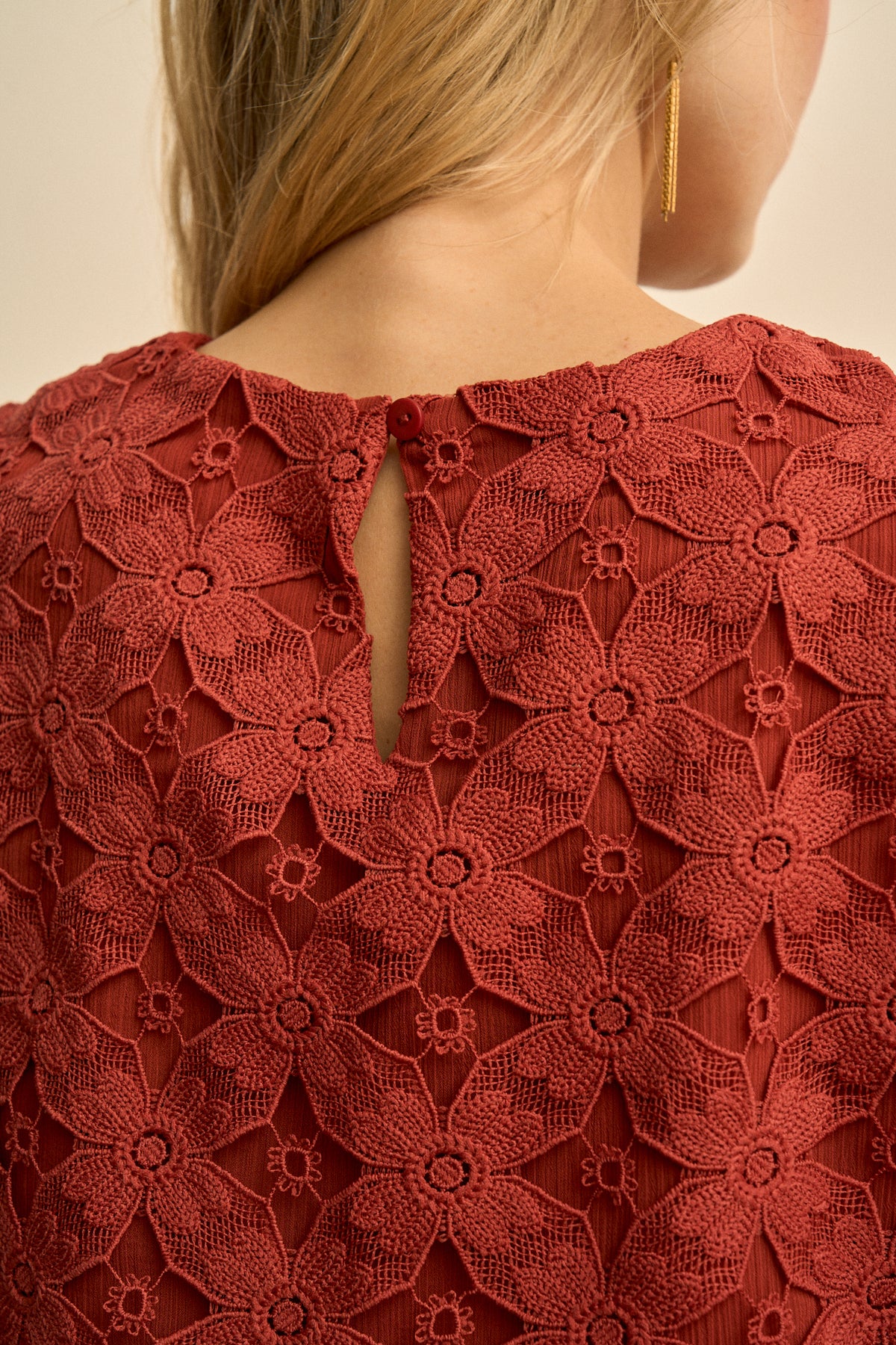Blusa Flores Relieve Élodine