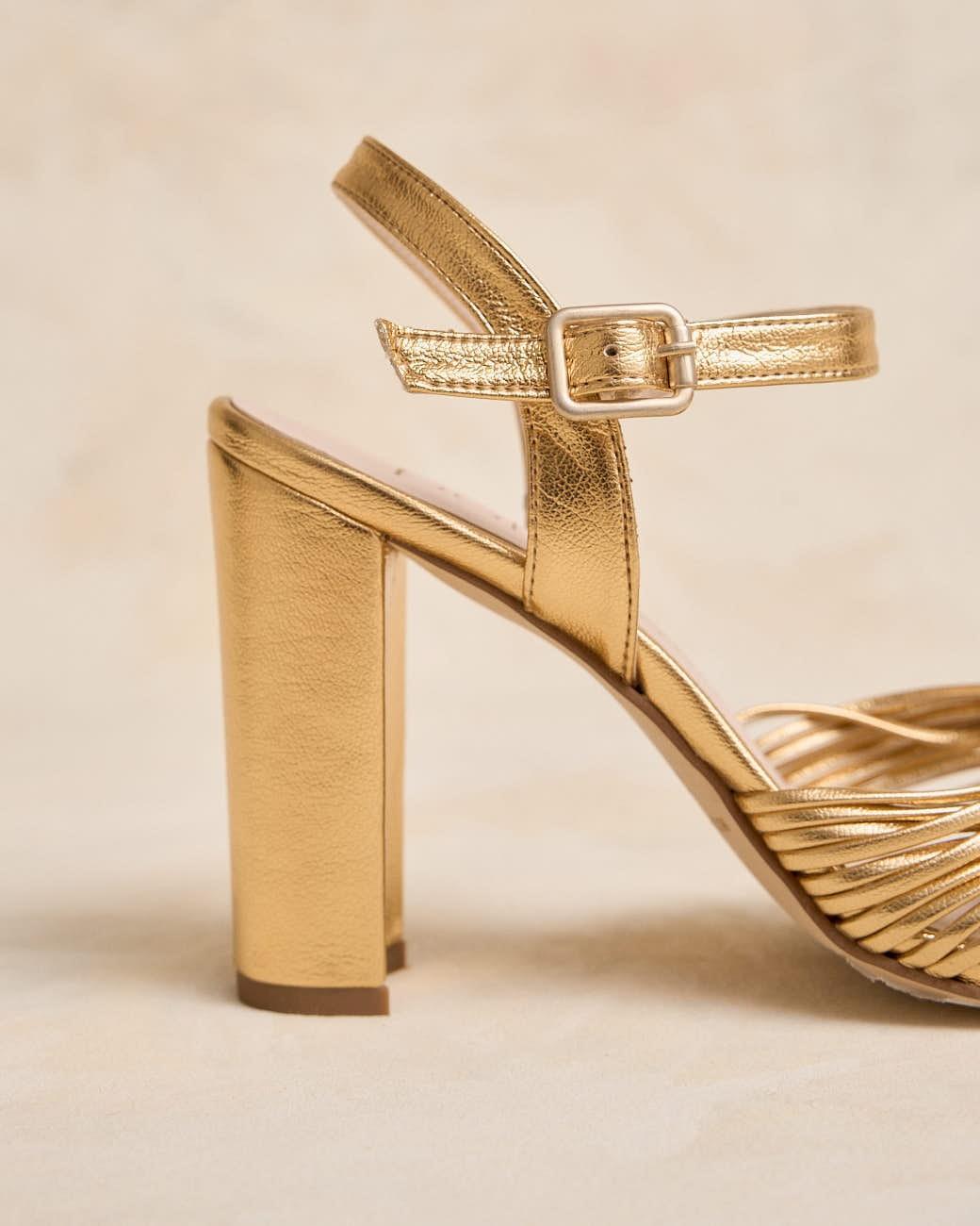 Clotis Knot Sandal