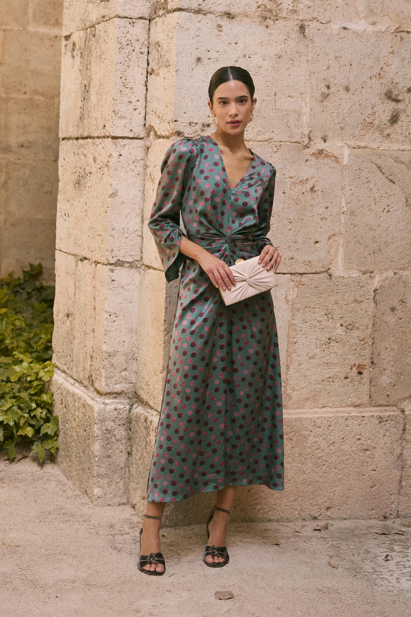 Robe Invitée Trivias