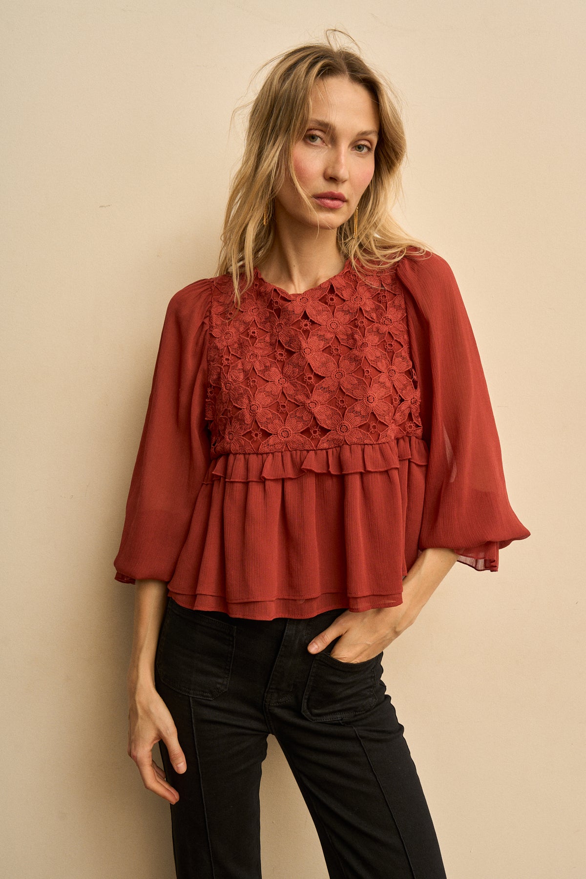 Blusa Flores Relieve Élodine