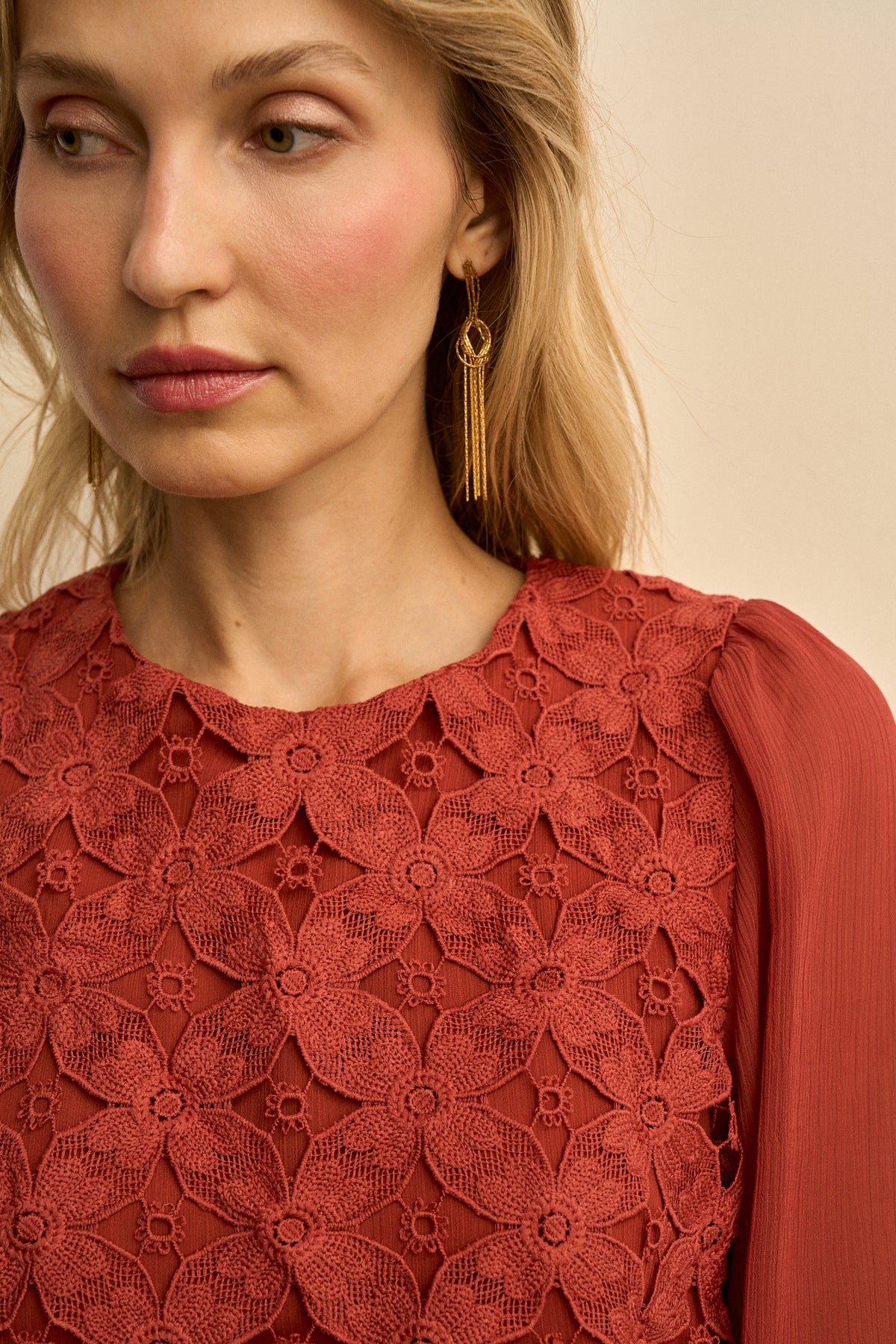 Blusa Flores Relieve Élodine