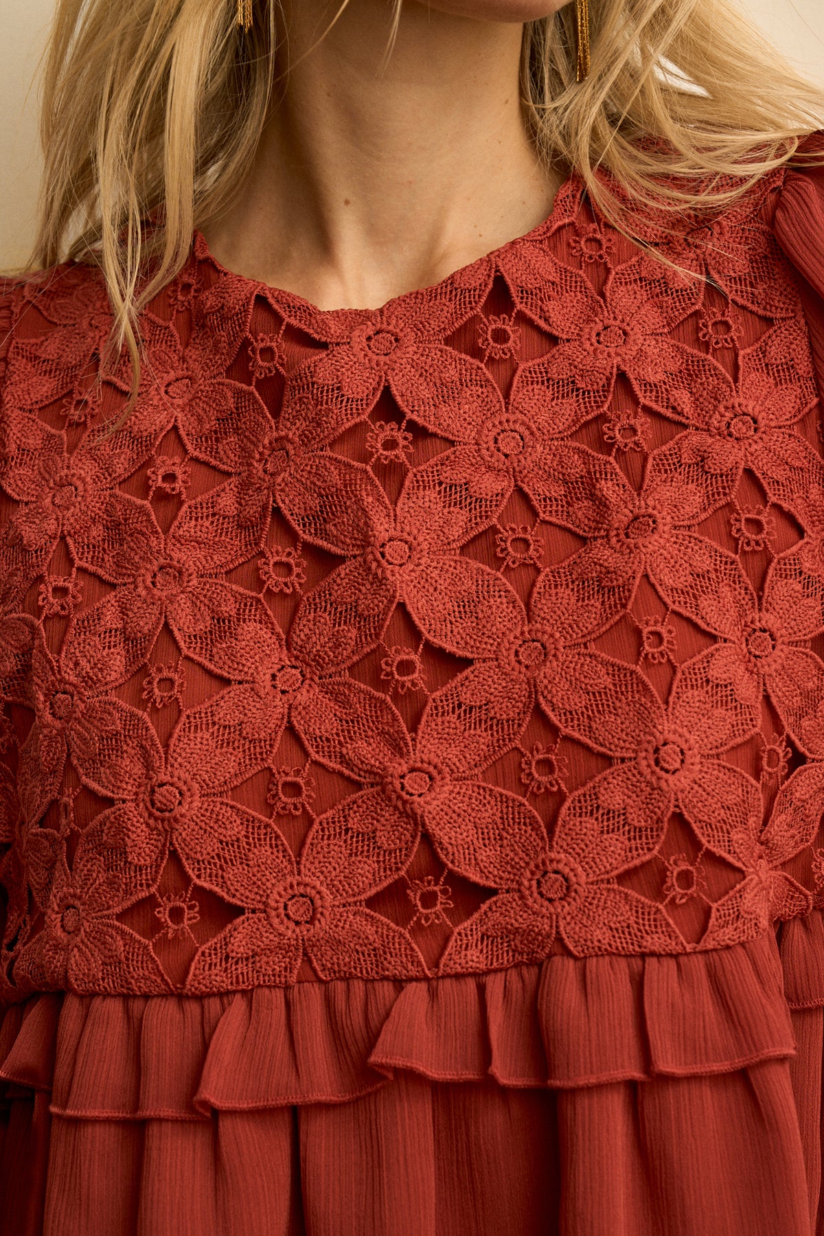 Blusa Flores Relieve Élodine