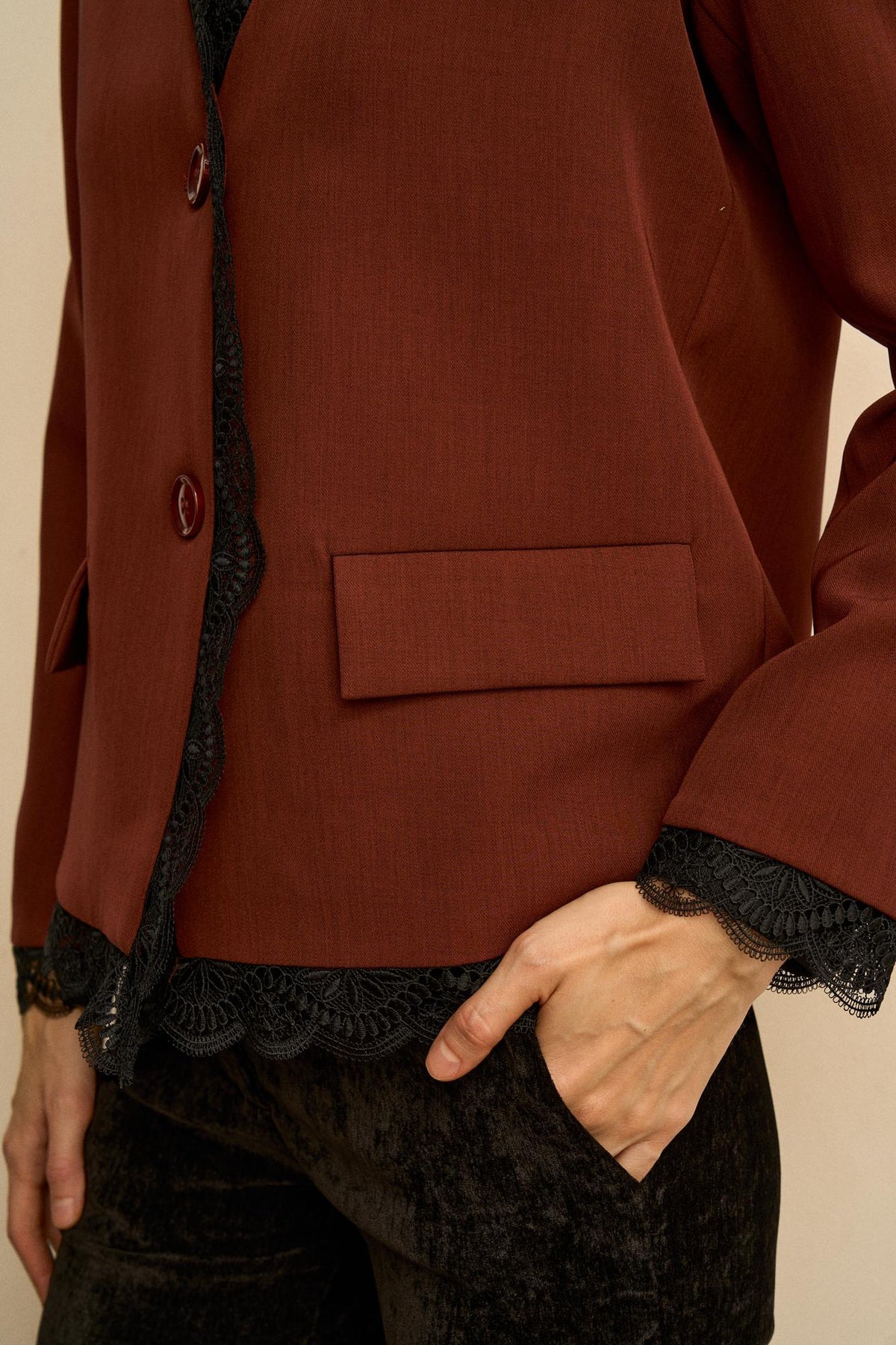 Blazer Solapas Encaje Esmeraline